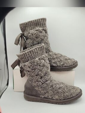 Ugg Isla Gray Knit 10" Tall Boots Size 9